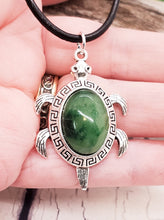 Collier Tortue de Jade Vert ~ Tortues de Mer Tribales avec Focal de Jade Africain