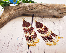 Boucles d'oreilles amérindiennes à franges en perles de rocaille ~ motif "plume de hibou"