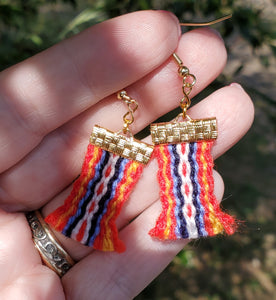 Boucles d'oreilles Metis Sash ~ L'Assomption Sash en laine d'alpaga avec un petit symbole Metis Infinity
