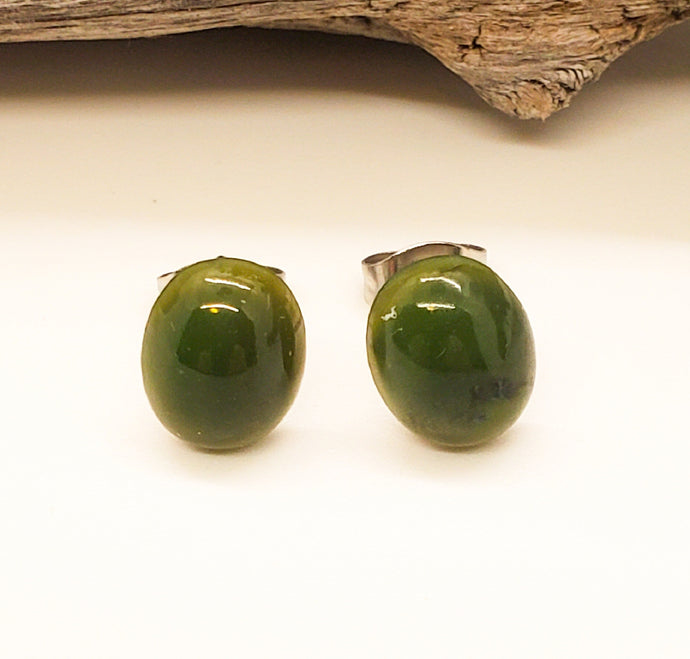 Boucles d'oreilles ovales en jade vert foncé canadien ~ Boucles d'oreilles en jade BC de haute qualité