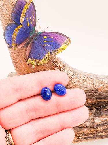 Boucles d'oreilles Lapis Lazuli Stud ~ Bijoux de pierre de naissance bleu royal ~ Petites boucles d'oreilles minimalistes ovales