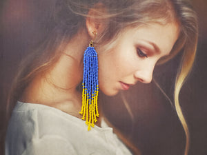 Boucles d'oreilles à franges perlées avec drapeau ukrainien ~ Boucles d'oreilles indigènes faites à la main