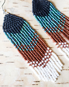 Boucles d'oreilles à franges en perles de rocaille ~ Boucles d'oreilles pendantes ethniques noires, turquoises et cuivrées