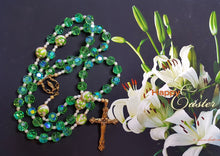 Rosario hecho a mano de lirio de los valles de Pascua ~ Rosario católico de cristal verde de primavera