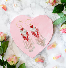 Boucles d'oreilles à franges perlées indigènes parfaites pour la Saint-Valentin