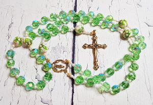 Chapelet fait main au muguet de Pâques ~ chapelet en cristal vert printemps catholique